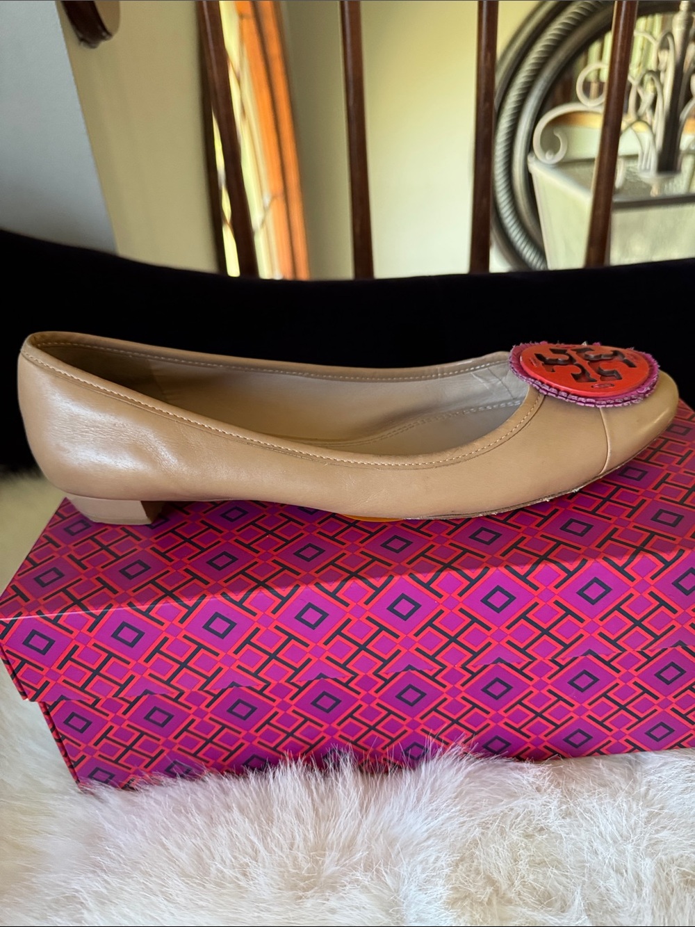 Women's Beige Leather Ballet Flats with Red-Pink Emblem - Picture 8 of 15